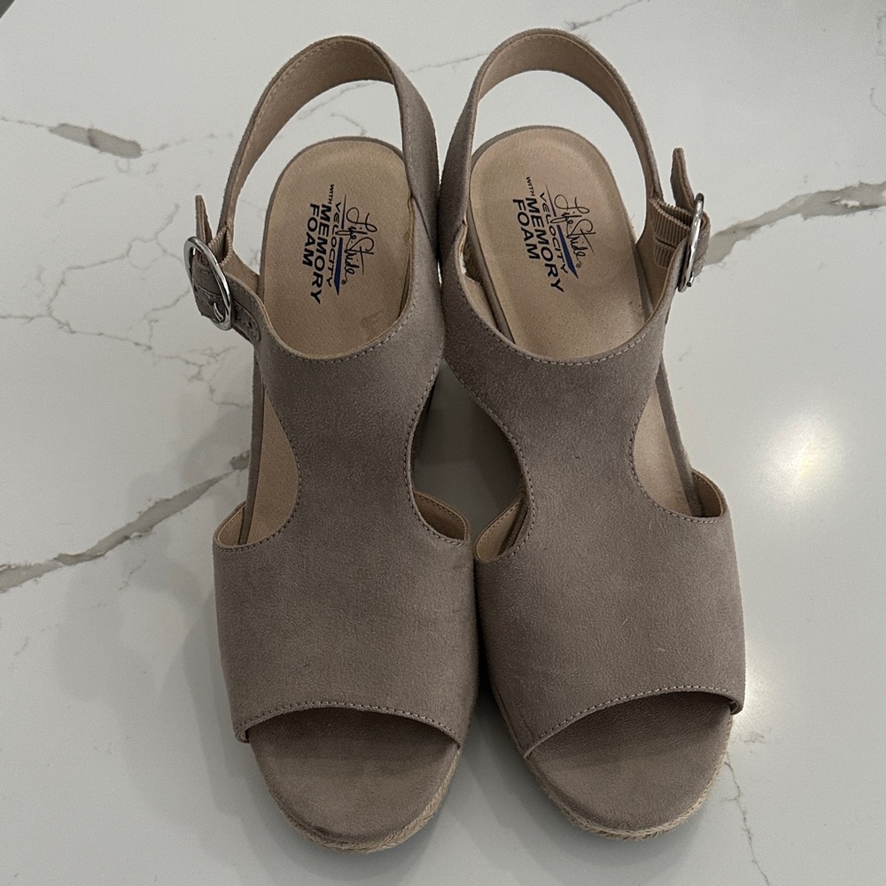 Life Stride Velocity Taupe Suede Slingback Wedge Sandals with Buckle Man Made 9M